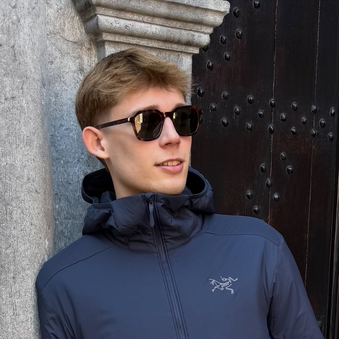 660733068_18428686027141394_6421507175928510756_n